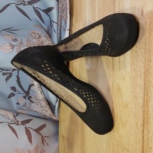 Naturalizer "Brelynn" N5 Comfort leather wedge pumps.